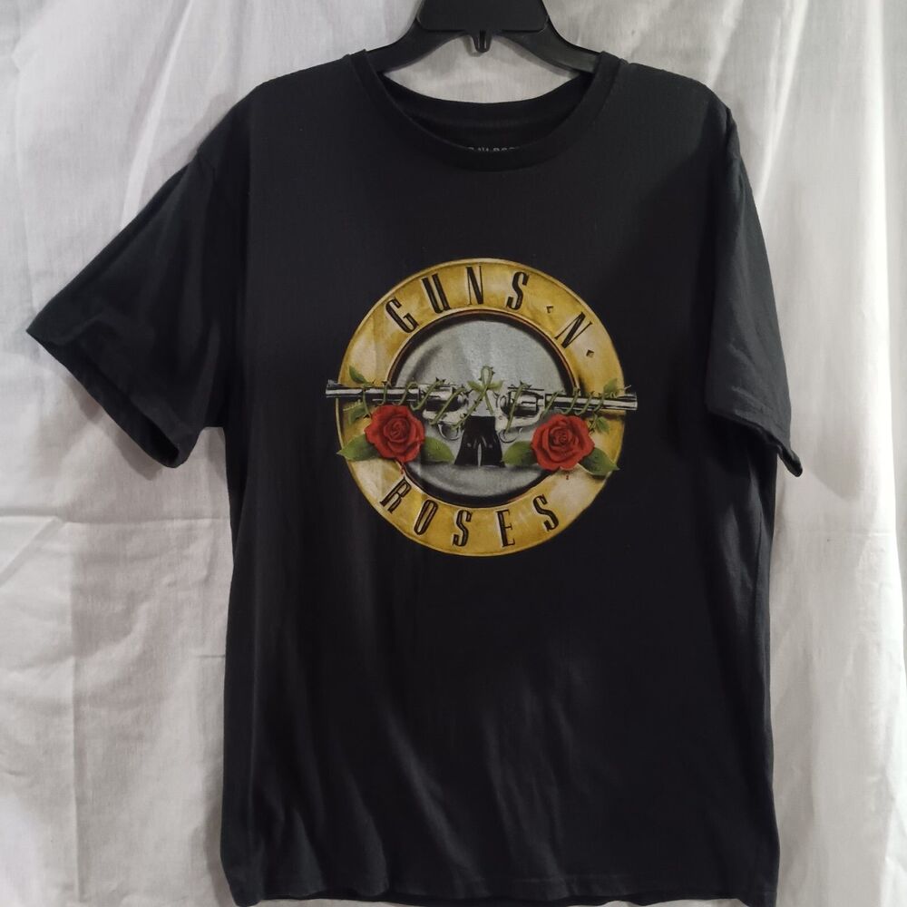 Guns N Roses 2017 Concert Shirt Tour Black With Colorful Logo Tee Shirt Size XL